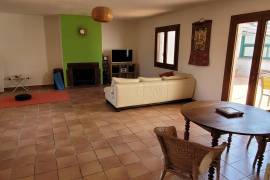 Beautifully Renovated 50's House On 700 M2 Of Land With Swimming Pool And 2 Outbuildings Including A Freelance Practice.