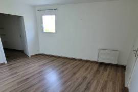 Beautifully Renovated 50's House On 700 M2 Of Land With Swimming Pool And 2 Outbuildings Including A Freelance Practice.