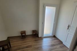 Beautifully Renovated 50's House On 700 M2 Of Land With Swimming Pool And 2 Outbuildings Including A Freelance Practice.