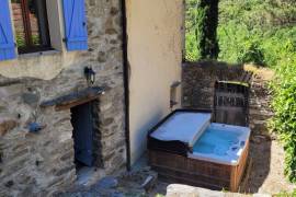 Very Pretty Country House With 145 M2 Of Living Space On 1255 M2 Of Land With Pool And 7400 M2 Of Non Attached Woods And Land.