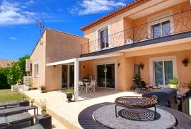 Stunning Languedoc-Style Villa With 210 M2 Of Living Space And Independent Guest House, On A Landscaped 1093 M2 Plot With Pool, Petanque Court And Open Views.