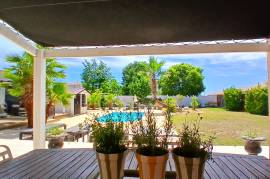 Stunning Languedoc-Style Villa With 210 M2 Of Living Space And Independent Guest House, On A Landscaped 1093 M2 Plot With Pool, Petanque Court And Open Views.