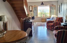 Very Pretty Fisherman's House, Completely Renovated, Of 90 M2 With 3 Bedrooms, An Intimate Courtyard And Unique Location With Direct View Of The Lagoon.