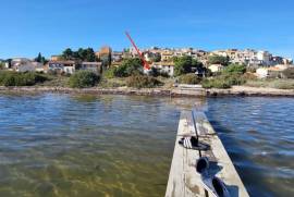 Very Pretty Fisherman's House, Completely Renovated, Of 90 M2 With 3 Bedrooms, An Intimate Courtyard And Unique Location With Direct View Of The Lagoon.