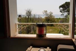 Very Pretty Fisherman's House, Completely Renovated, Of 90 M2 With 3 Bedrooms, An Intimate Courtyard And Unique Location With Direct View Of The Lagoon.