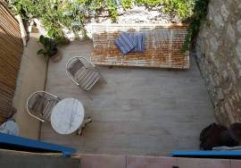 Very Pretty Fisherman's House, Completely Renovated, Of 90 M2 With 3 Bedrooms, An Intimate Courtyard And Unique Location With Direct View Of The Lagoon.