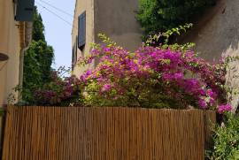 Very Pretty Fisherman's House, Completely Renovated, Of 90 M2 With 3 Bedrooms, An Intimate Courtyard And Unique Location With Direct View Of The Lagoon.