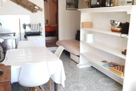 Very Pretty Fisherman's House, Completely Renovated, Of 90 M2 With 3 Bedrooms, An Intimate Courtyard And Unique Location With Direct View Of The Lagoon.