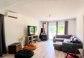 Delightful Detached House Of 132 M2 With 3 Bedrooms And Large Hangar Of 110 M2 On An Enclosed Plot Of 980 M2 In A Peaceful Setting.