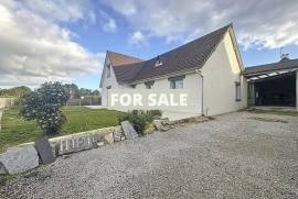Detached House with Garden By the Beach