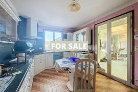 Detached House with Garden By the Beach