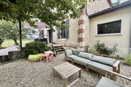 Maison De Maitre With Outbuilding