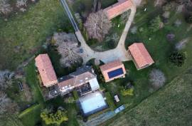 Detached Country House with Swimming Pool