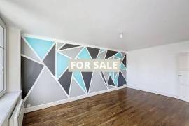 Town House with Garden and Good Potential