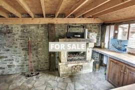 Town House with Garden and Good Potential