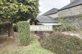 Town House with Garden and Good Potential