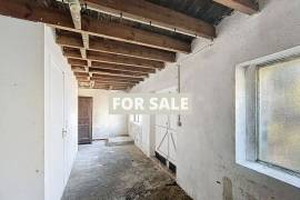 Town House with Garden and Good Potential