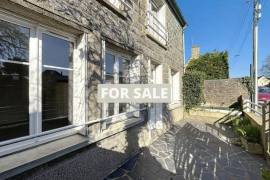 Town House with Garden and Good Potential