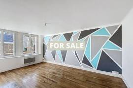 Town House with Garden and Good Potential