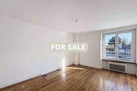 Town House with Garden and Good Potential