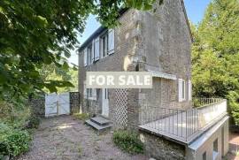 Detached Country House with Outbuilding