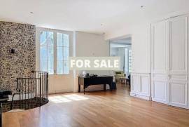 Superb Chateau in Landscaped Grounds Superb Chateau in Landscaped Grounds