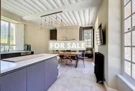 Superb Chateau in Landscaped Grounds Superb Chateau in Landscaped Grounds