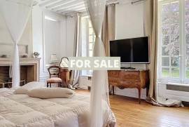 Superb Chateau in Landscaped Grounds Superb Chateau in Landscaped Grounds