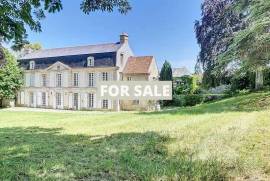 Superb Chateau in Landscaped Grounds Superb Chateau in Landscaped Grounds
