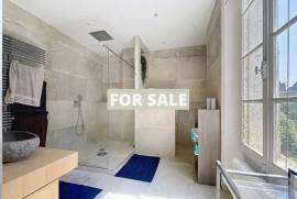 Superb Chateau in Landscaped Grounds Superb Chateau in Landscaped Grounds