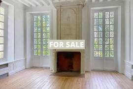 Superb Chateau in Landscaped Grounds Superb Chateau in Landscaped Grounds