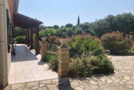 Detached Villa With Garage, Swimming Pool & Pool House