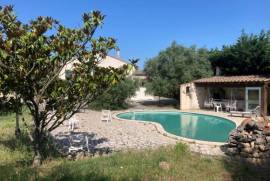 Detached Villa With Garage, Swimming Pool & Pool House