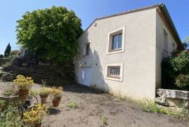 Single-Story Detached Villa with Garden