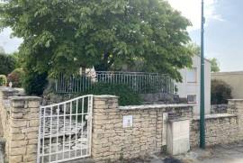 Single-Story Detached Villa with Garden