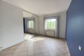 Single-Story Detached Villa with Garden