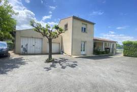 Detached Villa With Swimming Pool