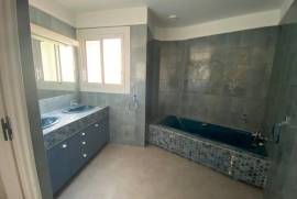 Villa with 4 Bedrooms, Garage, Large Basement