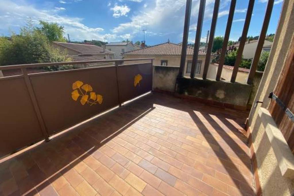 Villa with 4 Bedrooms, Garage, Large Basement