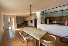 Villa with 4 Bedrooms, Garage, Large Basement