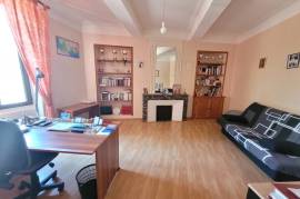 Winegrower's Property With Stone Outbuilding And Swimming Pool