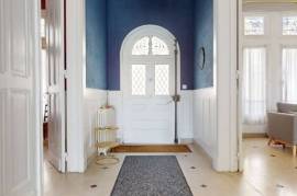 Prestige Property with Pool in Superb Location