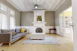 Prestige Property with Pool in Superb Location