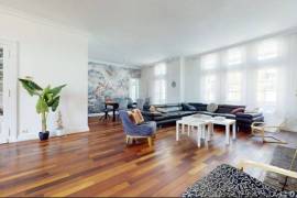 Prestige Property with Pool in Superb Location
