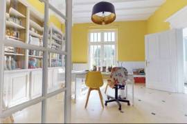 Prestige Property with Pool in Superb Location