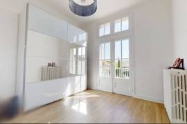 Prestige Property with Pool in Superb Location