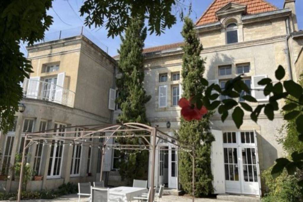 Prestige Property with Pool in Superb Location