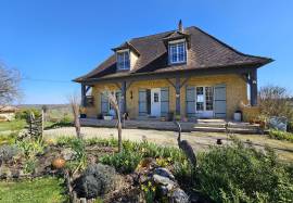 Detached Country House with Pool and Open Views