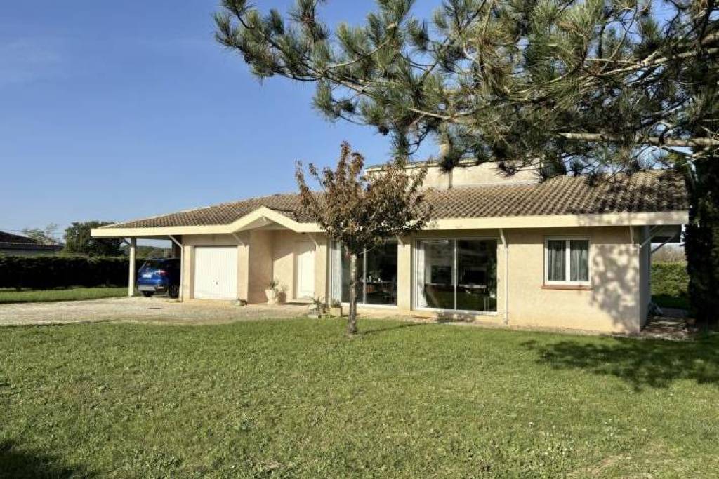 Detached Villa with Studio and Lovely Garden