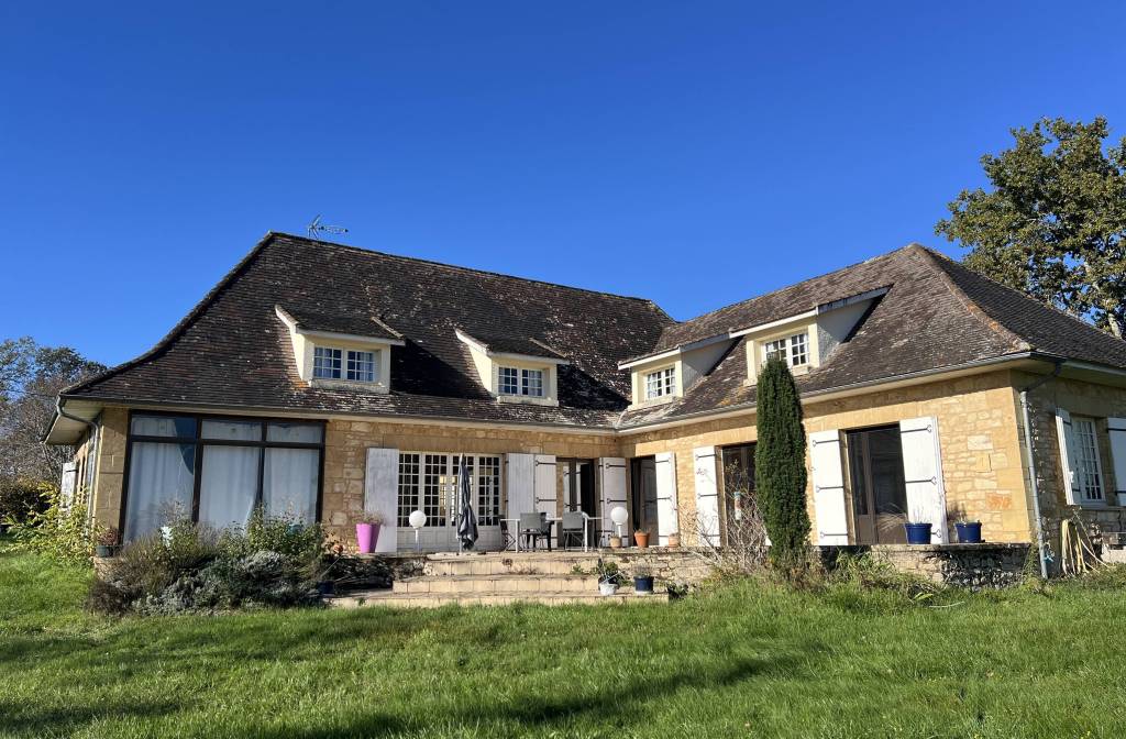 Detached Country House with Swimming Pool